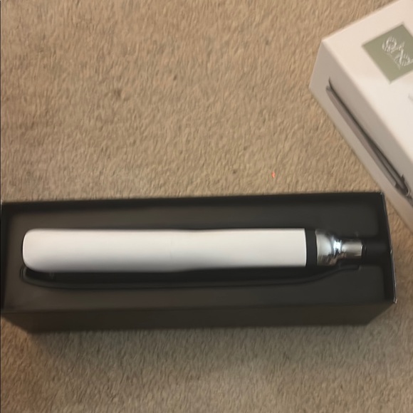 New ghd Platinum+ Hair Styler - White - Picture 2 of 2